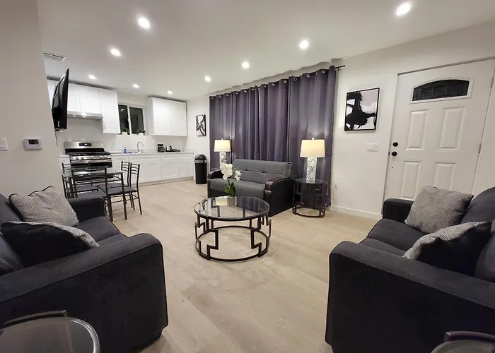 Newly Built 2 Bedroom Home By Beverlywood A Area Wi-Fi Tv Parking